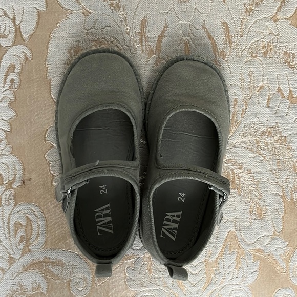 Zara mary jane shoes for kids (size 24) - Picture 2 of 4